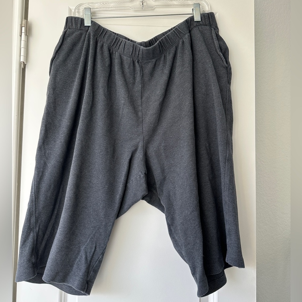 Lands' End Women's Charcoal Sports Knit Capri - Picture 2 of 6